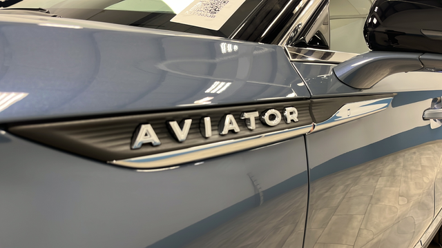 Used 2025 Whisper Blue Metallic Clearcoat Lincoln Reserve image 40