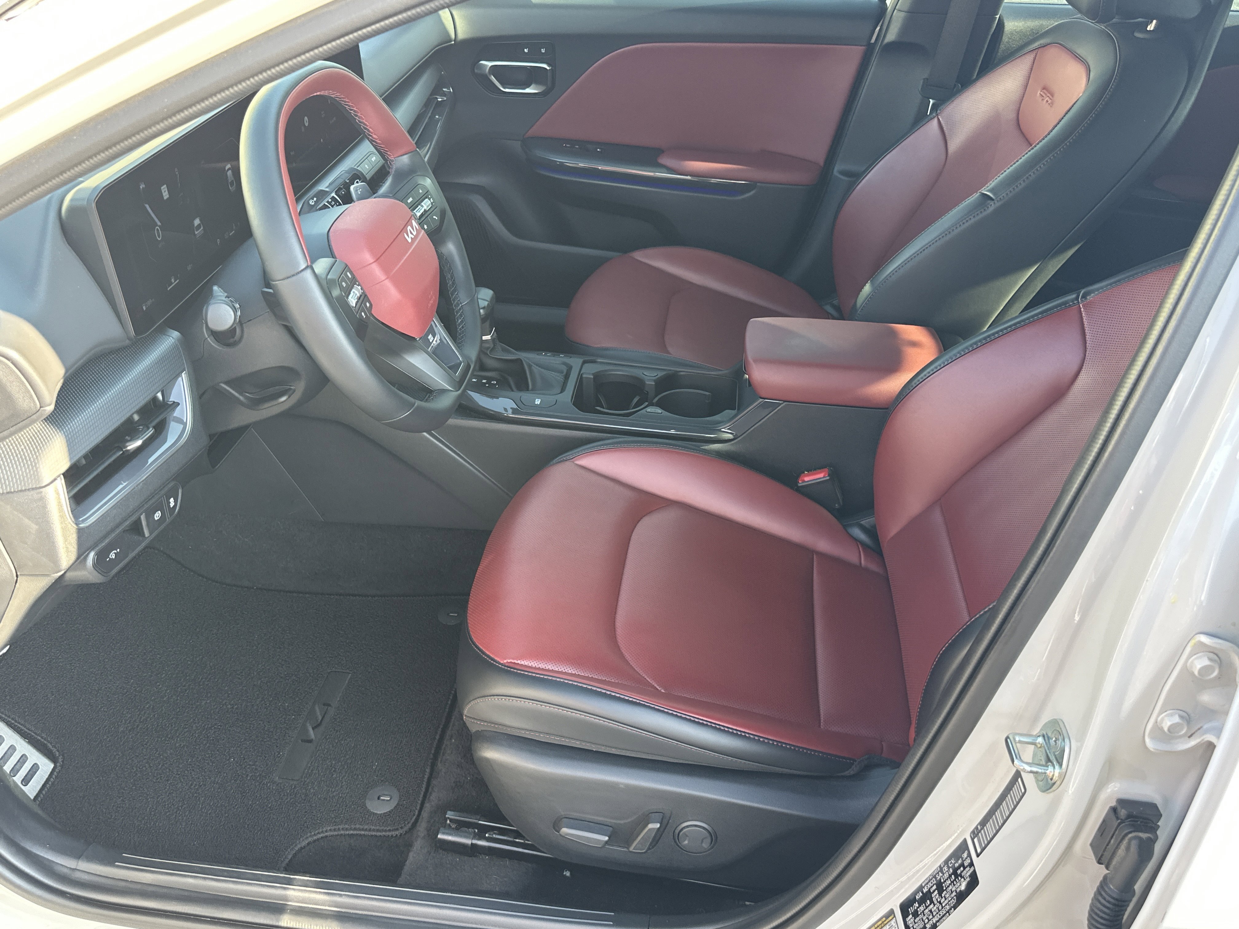 Used 2025 Snow White Pearl Kia GT-Line Turbo image 10