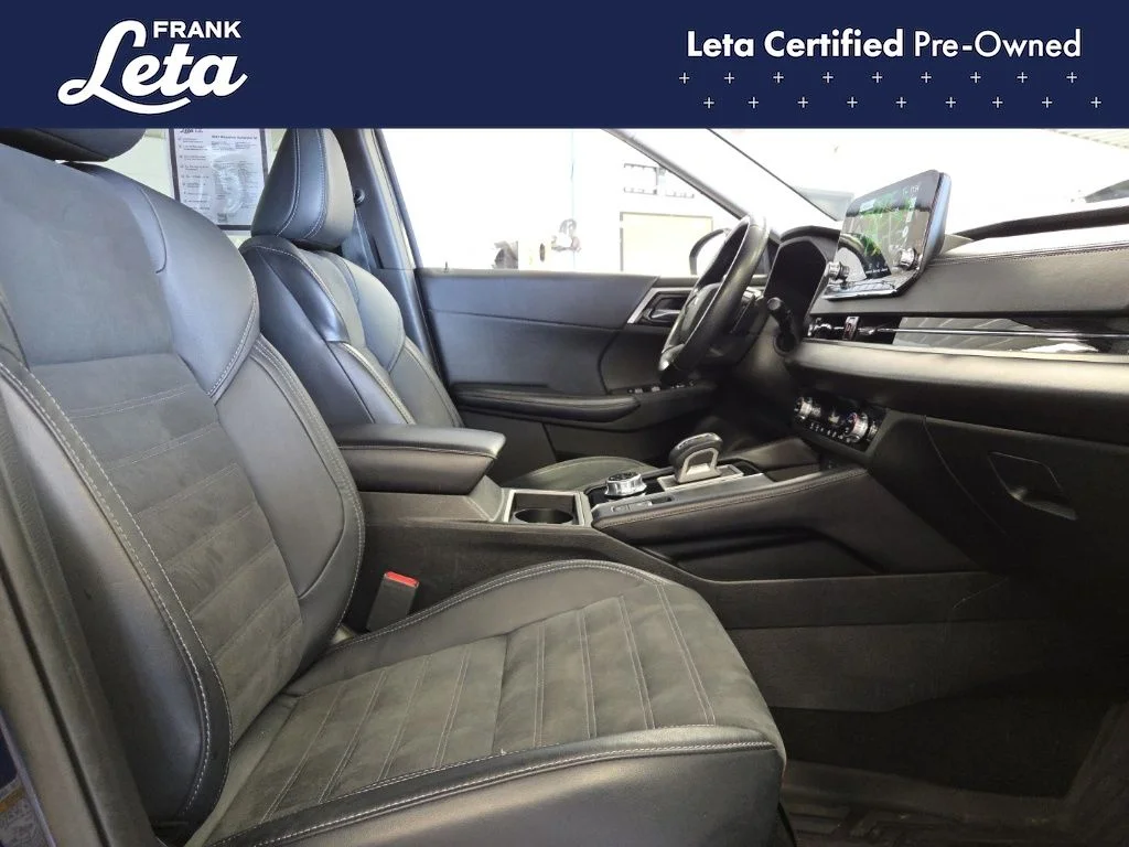 Used 2022 Blue Mitsubishi SE image 19