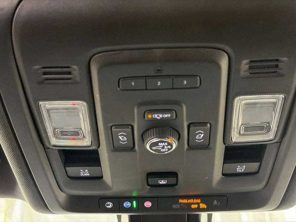 Used 2021 Black Chevrolet Z71 image 19