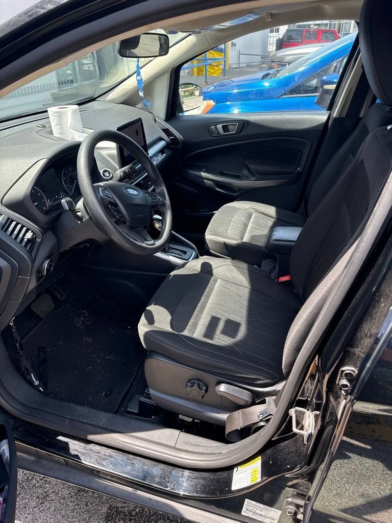 Used 2021 Shadow Black Ford SE image 6