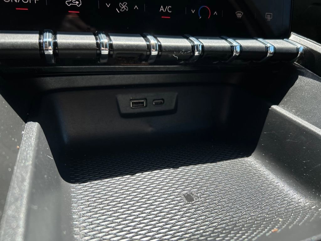 Used 2025 Ebony Twilight Metallic GMC Elevation image 30