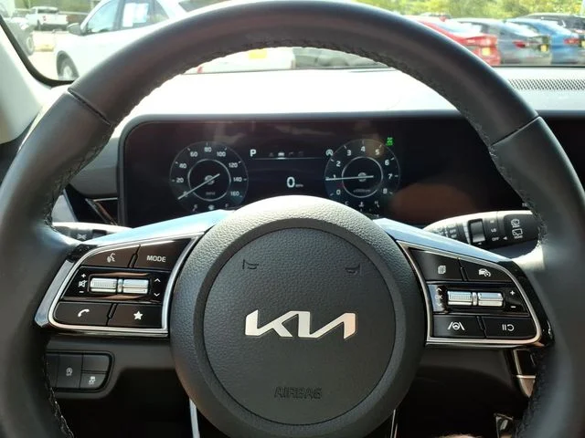 Used 2024 White Kia S image 18