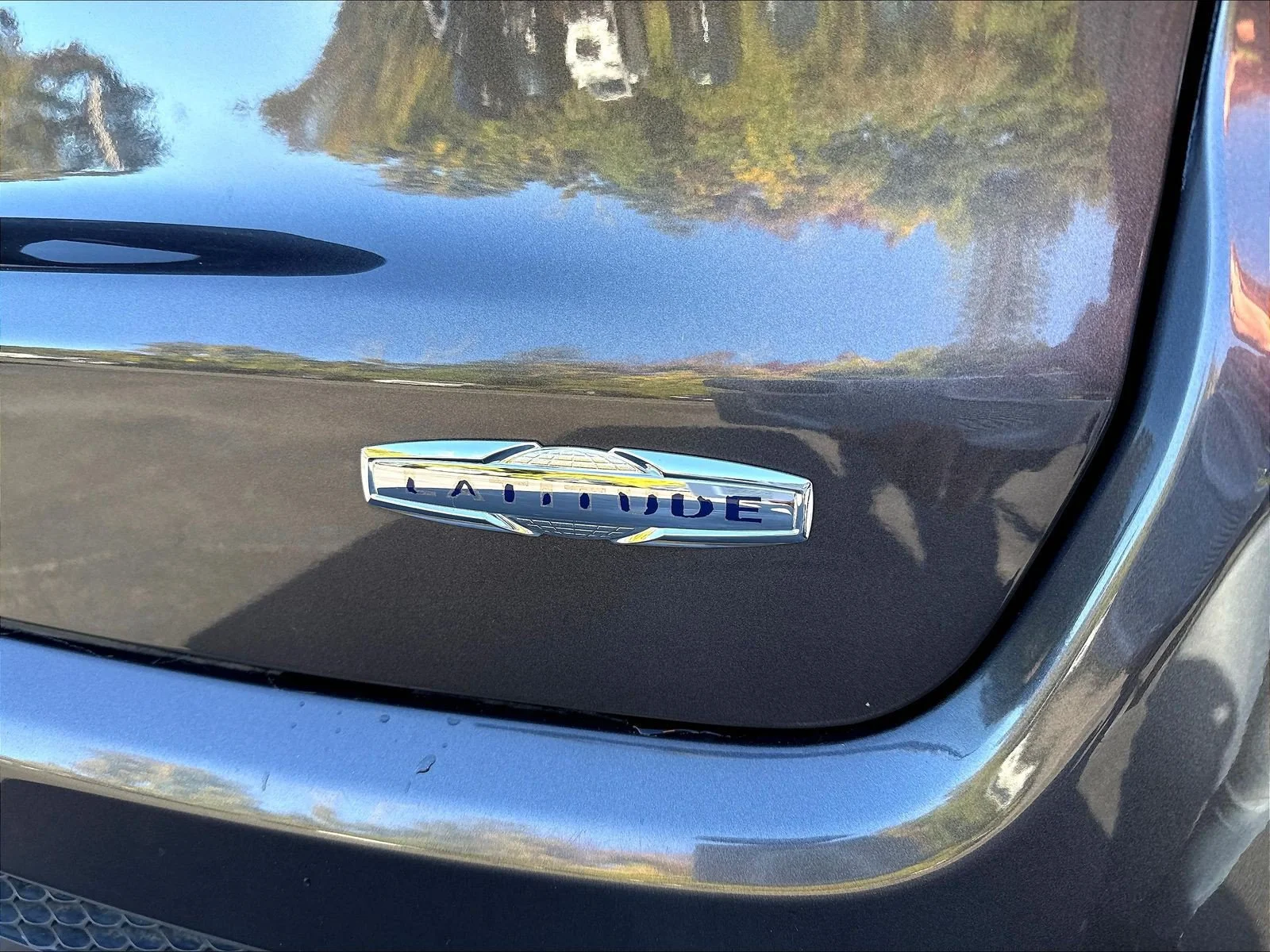 Used 2020 Crystal Metallic Jeep Latitude image 25