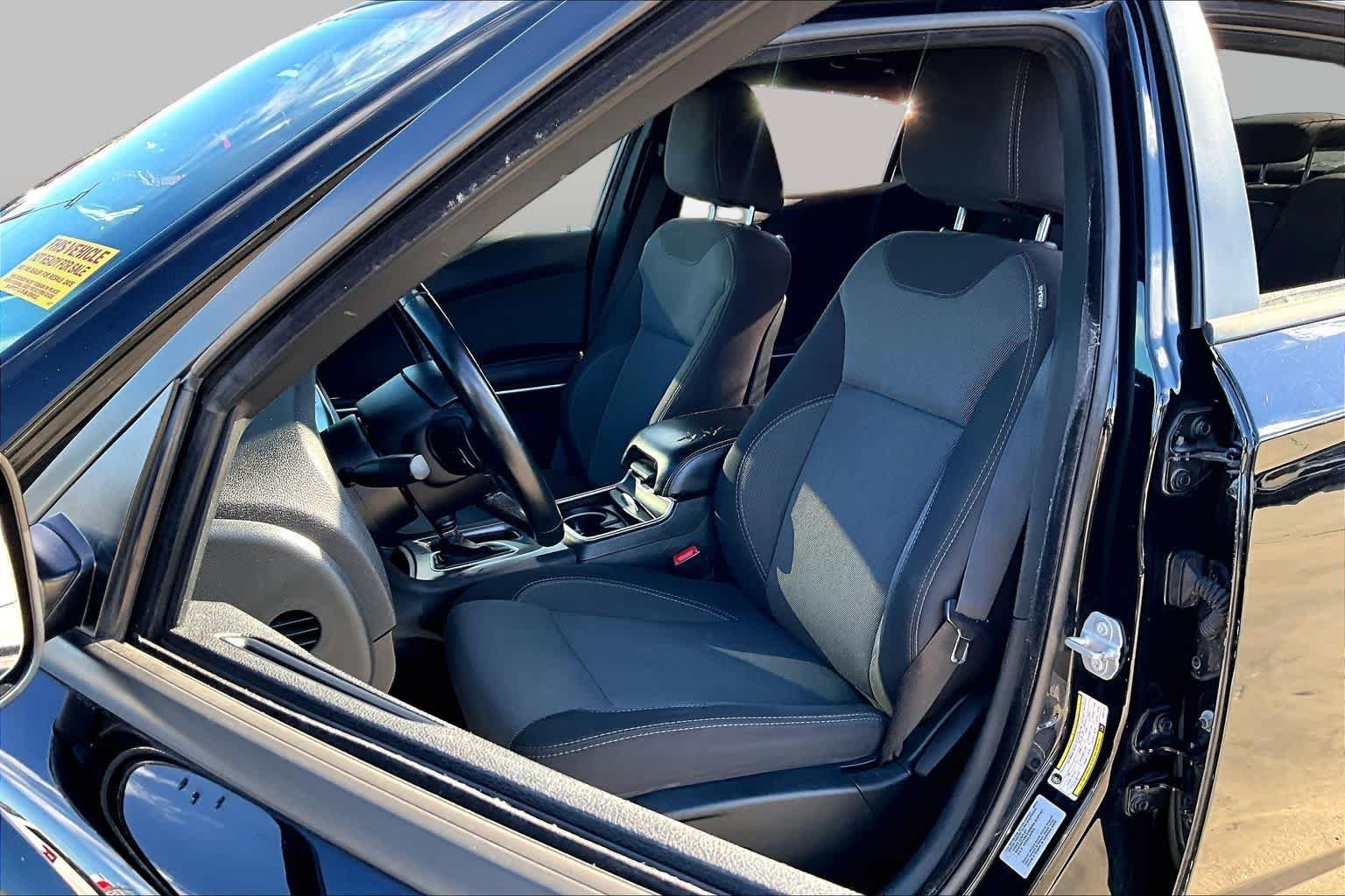 Used 2017 Pitch Black Clearcoat Dodge SE image 8