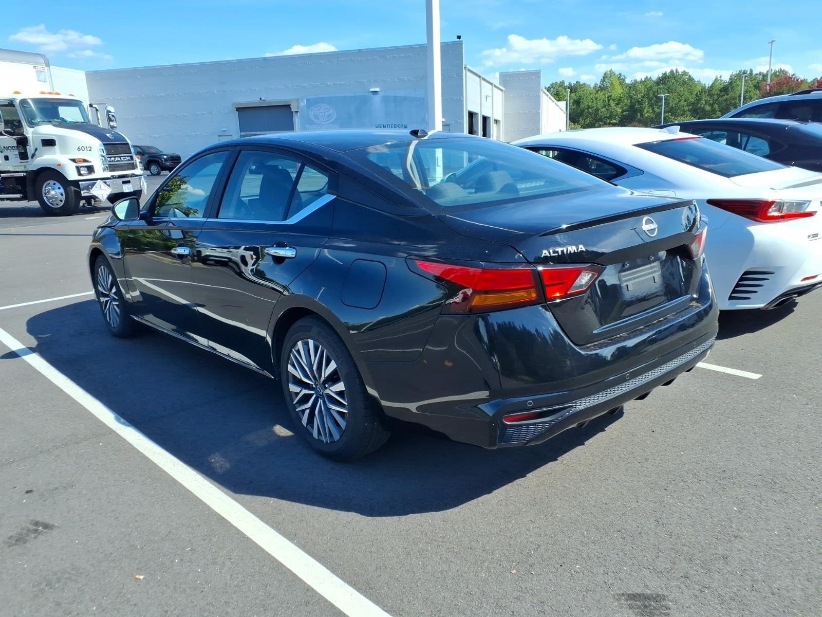 Used 2025 Super Black Nissan SV image 5