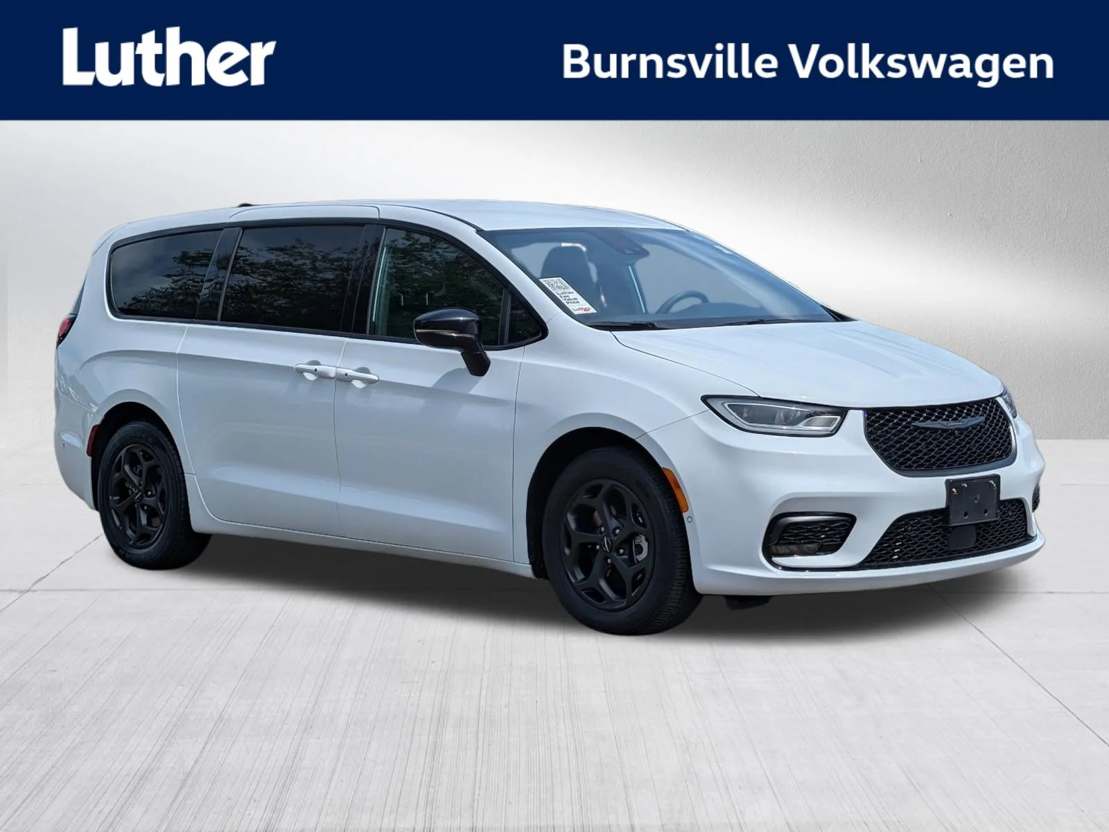 2024 Chrysler Pacifica Hybrid Select S-Appearance PHEV's photo