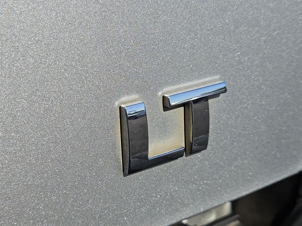 Used 2018 Silver Chevrolet LT image 13