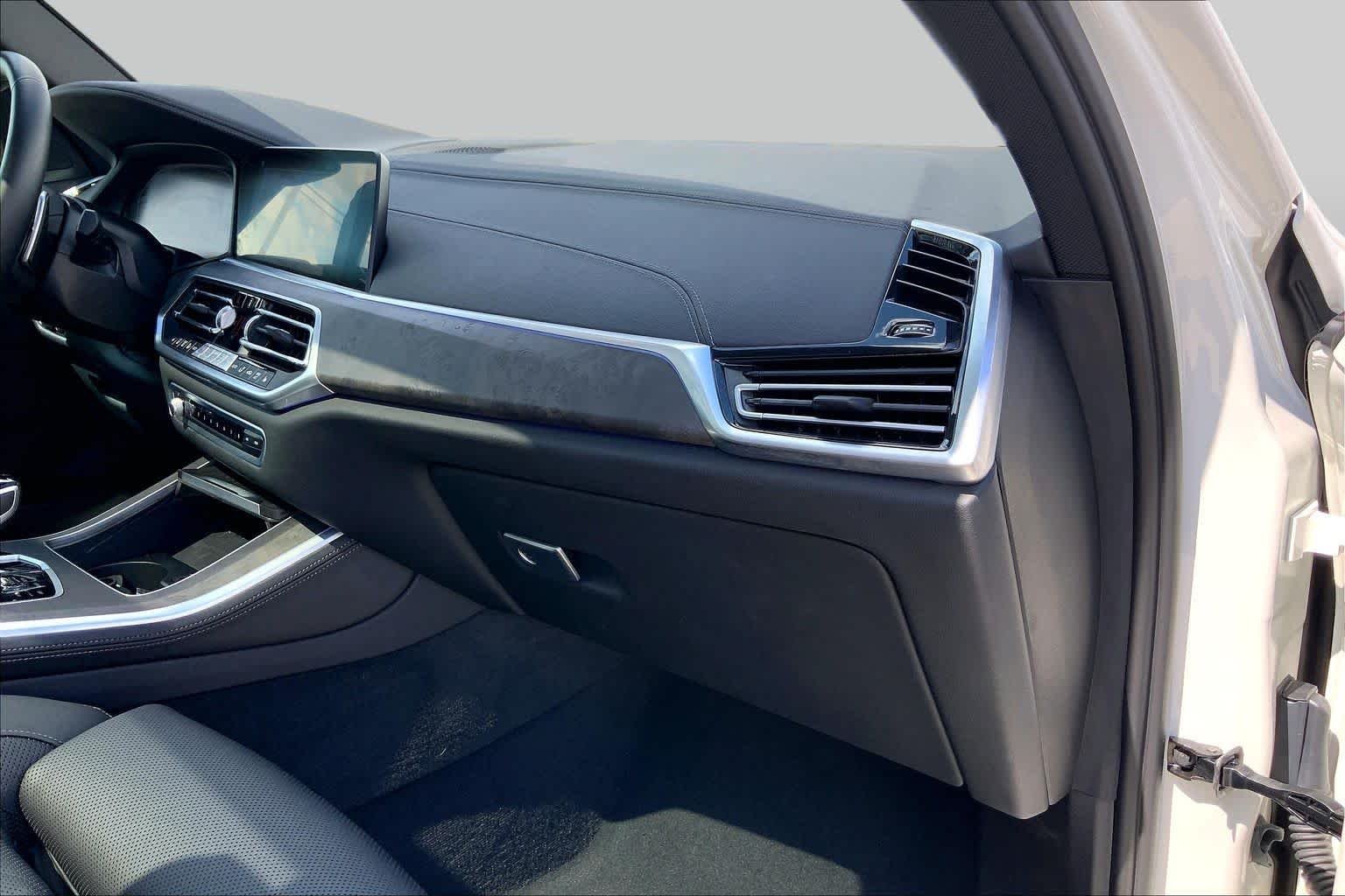Used 2023 Alpine White BMW sDrive40i image 18