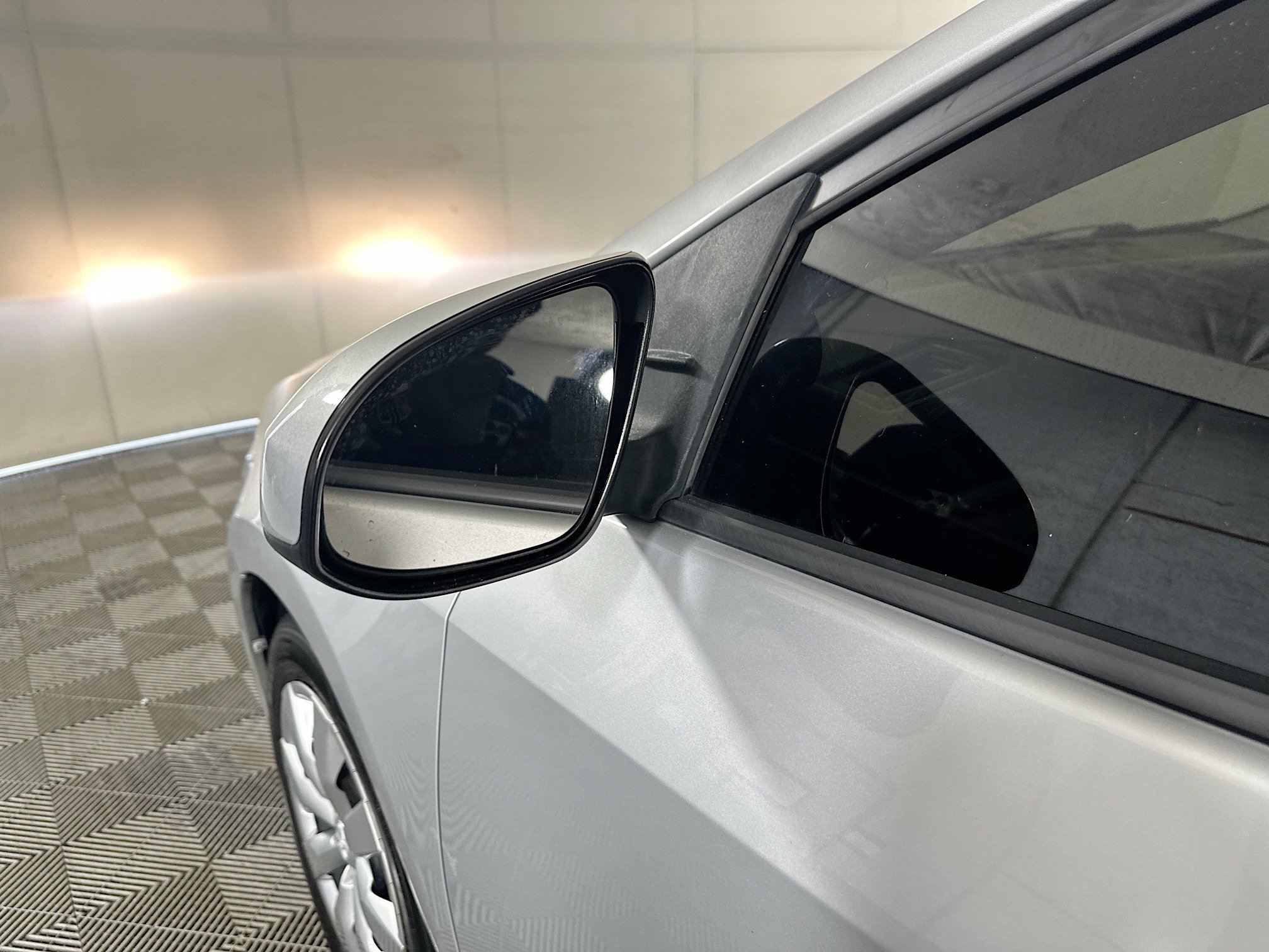 Used 2014 Classic Silver Metallic Toyota LE image 10