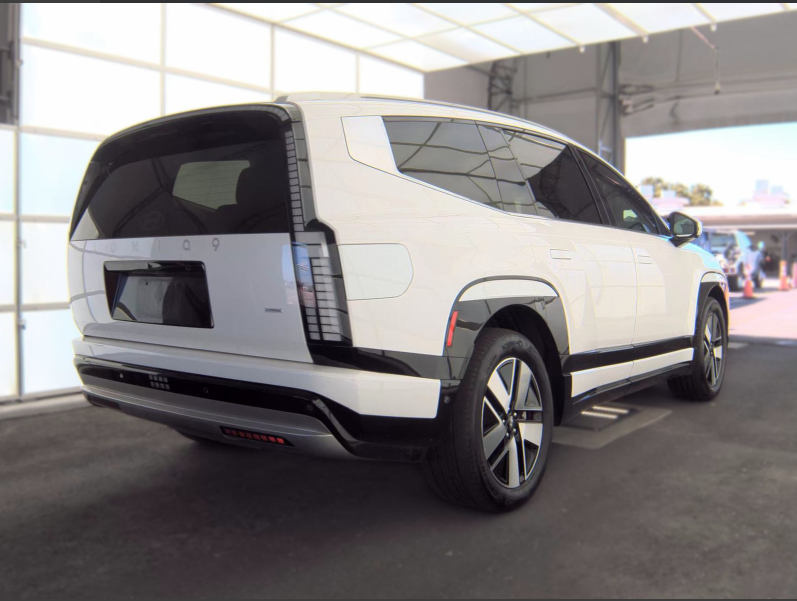 Used 2026 White Hyundai SEL image 2