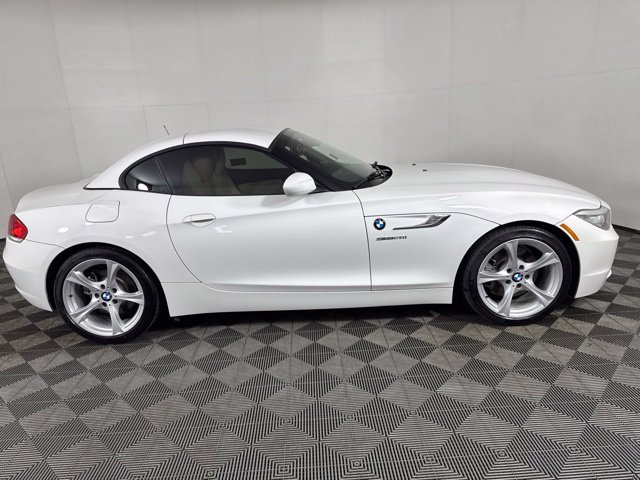 Used 2016 White BMW sDrive28i image 2