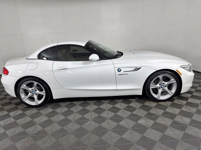 Used 2016 White BMW sDrive28i image 2