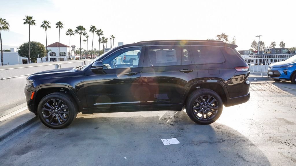 New 2026 Diamond Black Crystal Pearlcoat Jeep Limited Reserve image 14