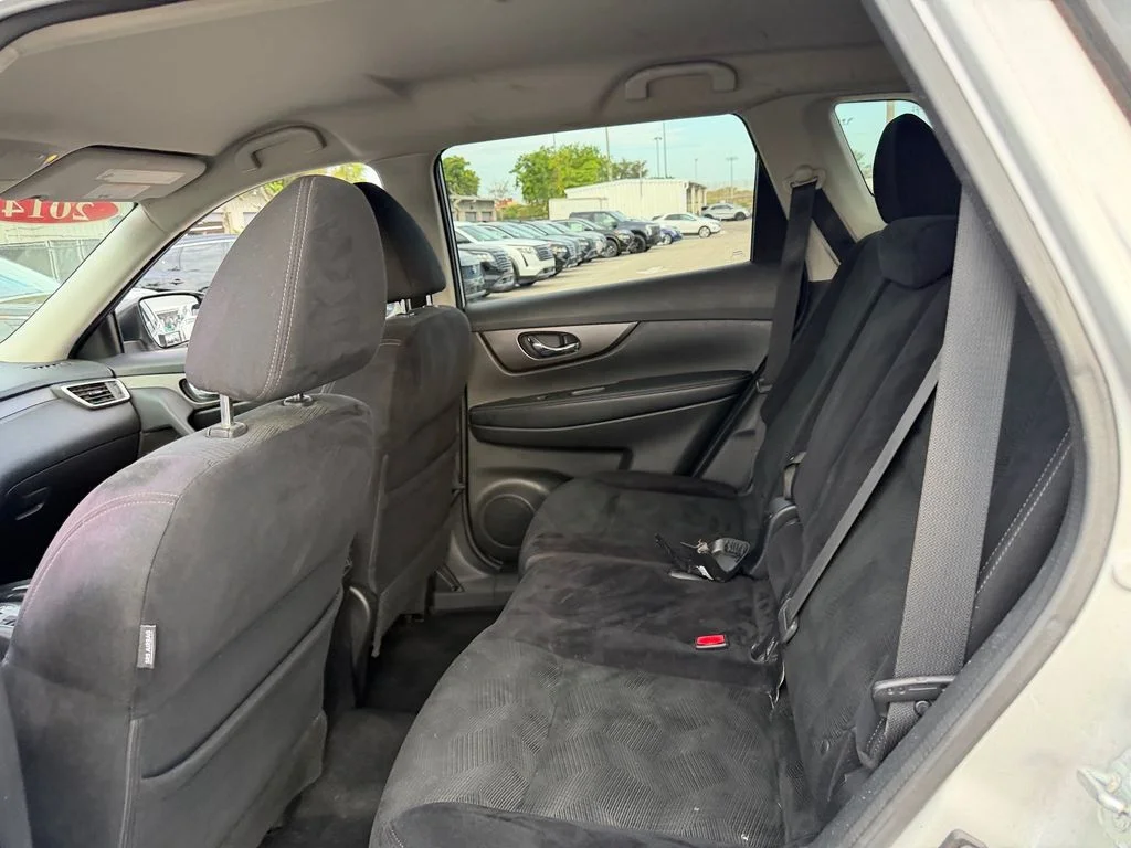 Used 2014 Silver Nissan SV image 12