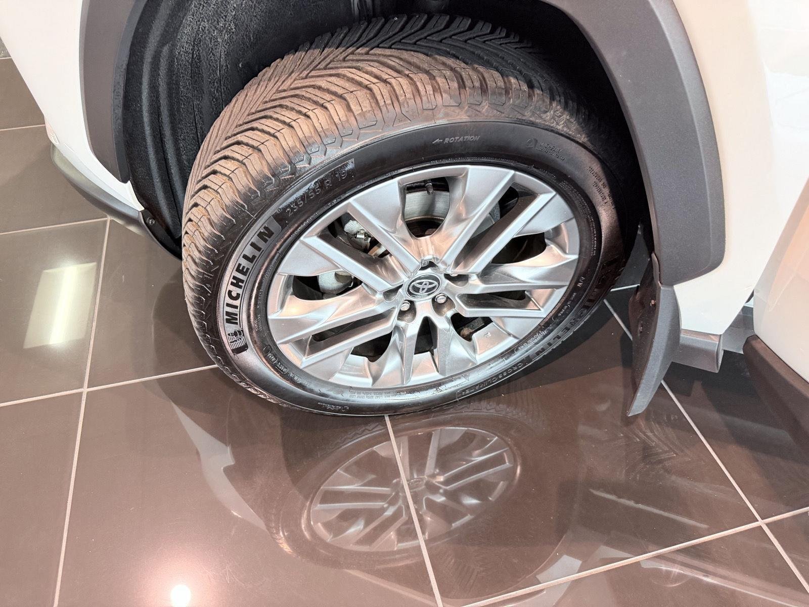Used 2024 Wind Chill Pearl Toyota XLE Premium image 45