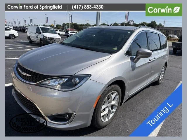 Used 2017 Billet Silver Metallic Clearcoat Chrysler Touring L image 1