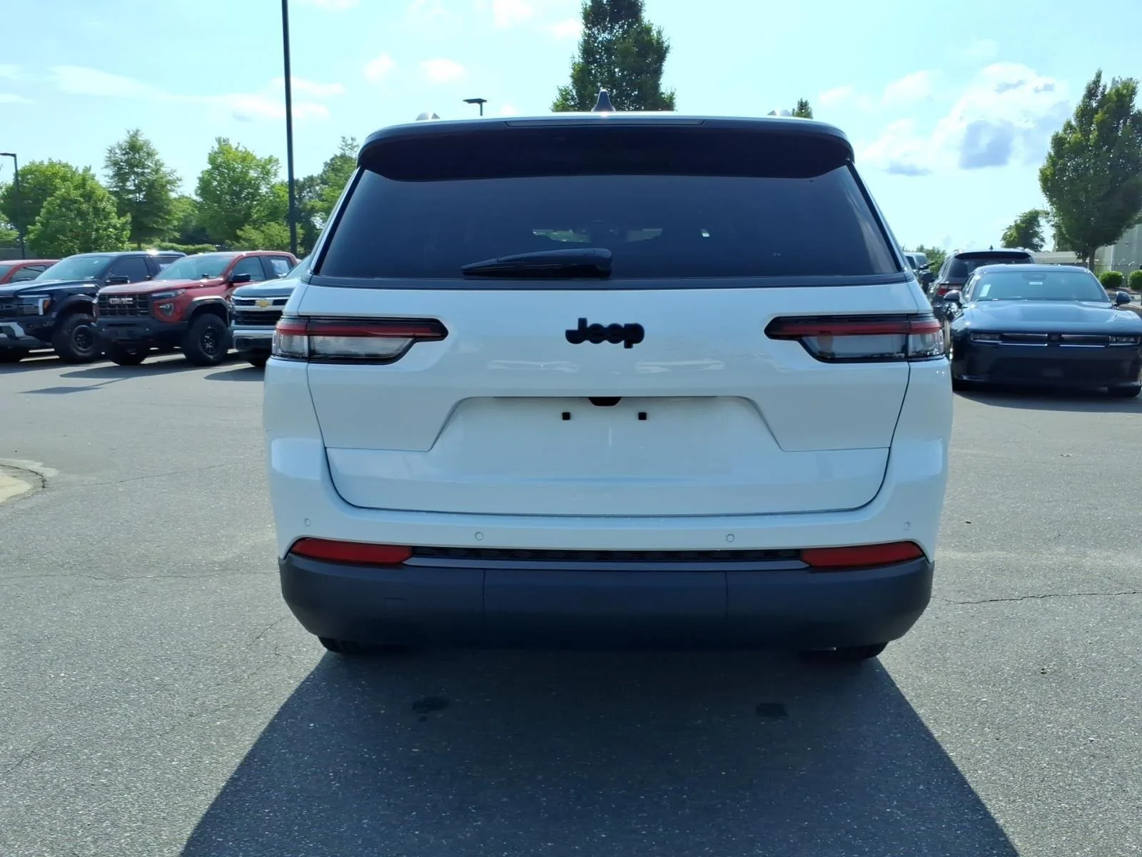 New 2026 Bright White Clear-Coat Exterior Paint Jeep Laredo Altitude image 15