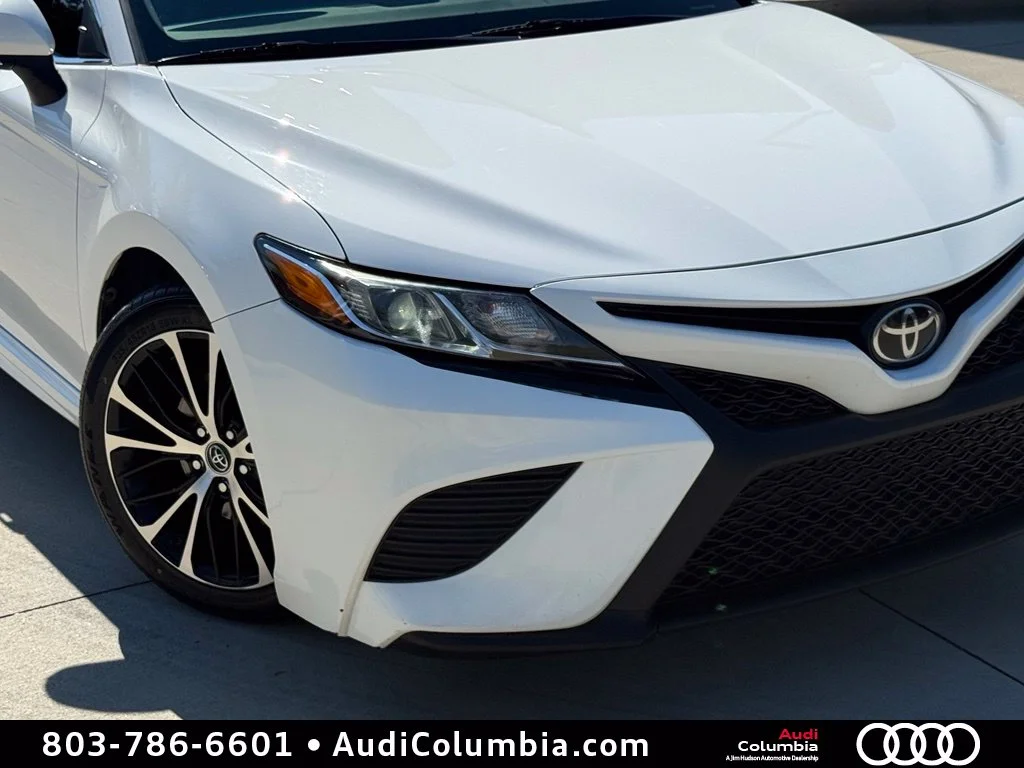 Used 2018 White Toyota SE image 6