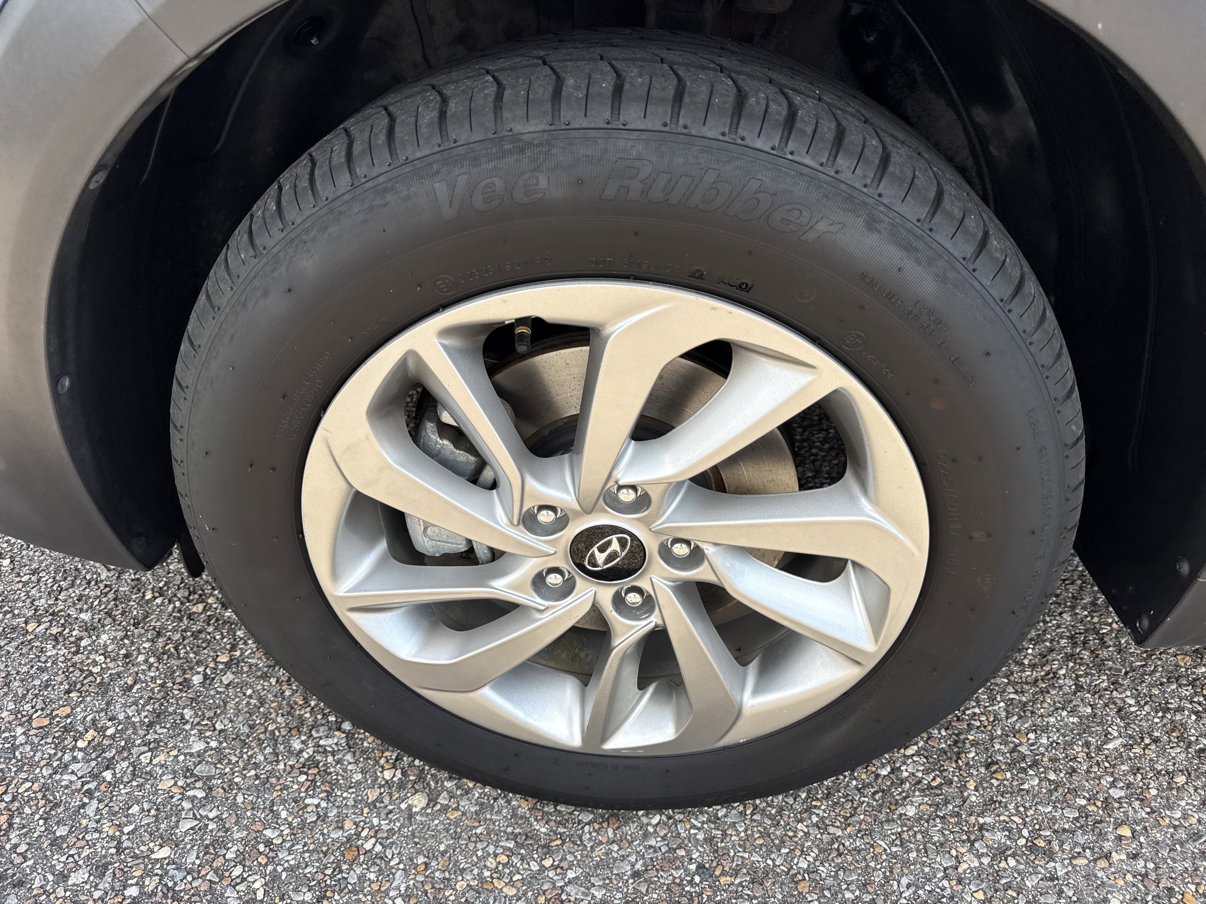 Used 2017 Caribbean Blue Hyundai SE image 10