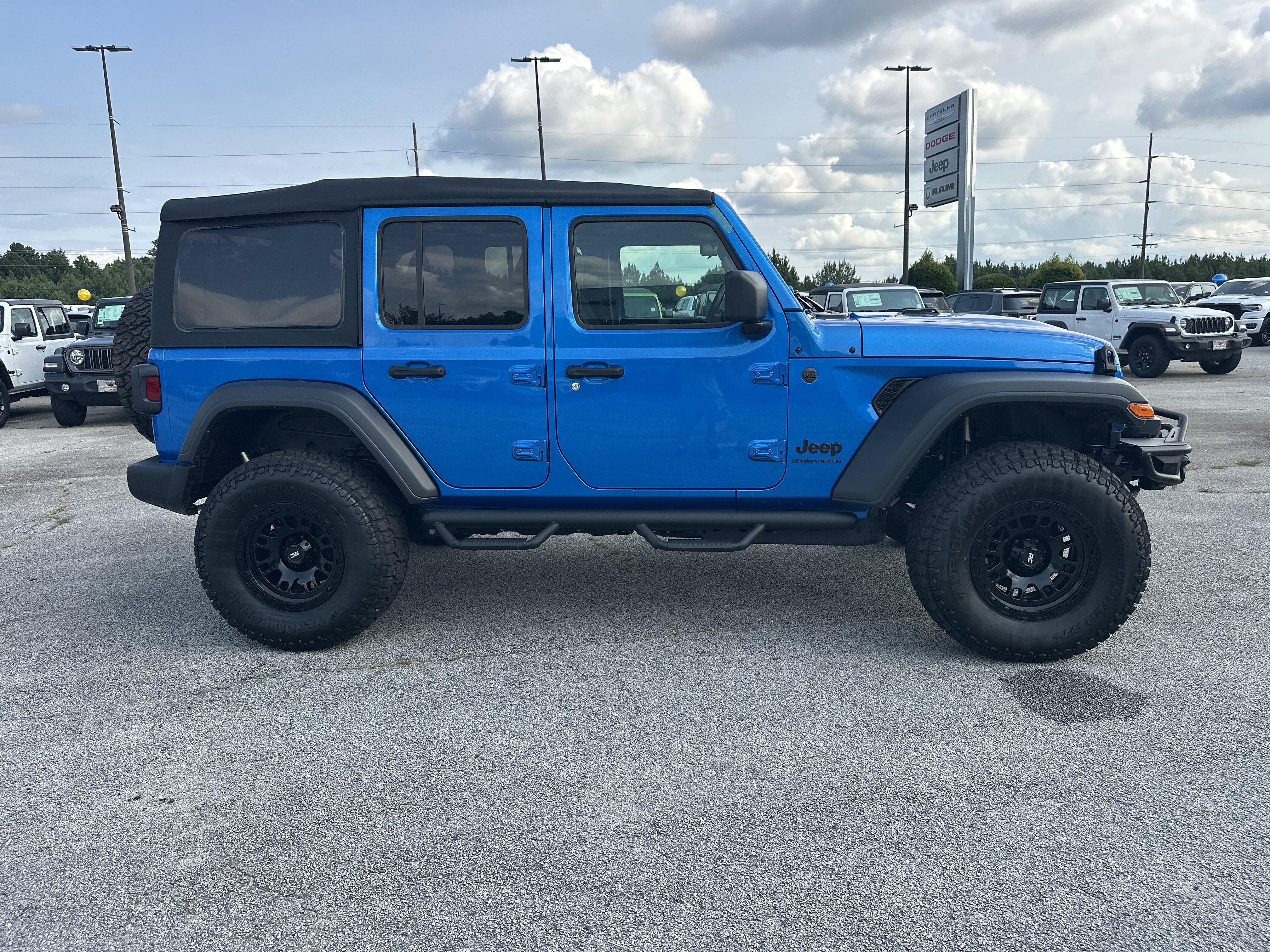 New 2026 Hydro Blue Pearl-Coat Exterior Paint Jeep Sport image 9