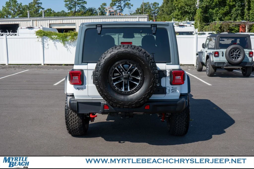 New 2026 Bright White Clear-Coat Exterior Paint Jeep Rubicon image 5
