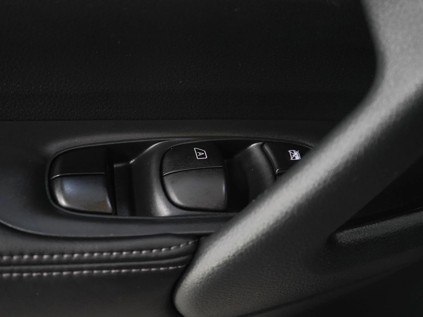 Used 2020 Gun Metallic Nissan SL image 21