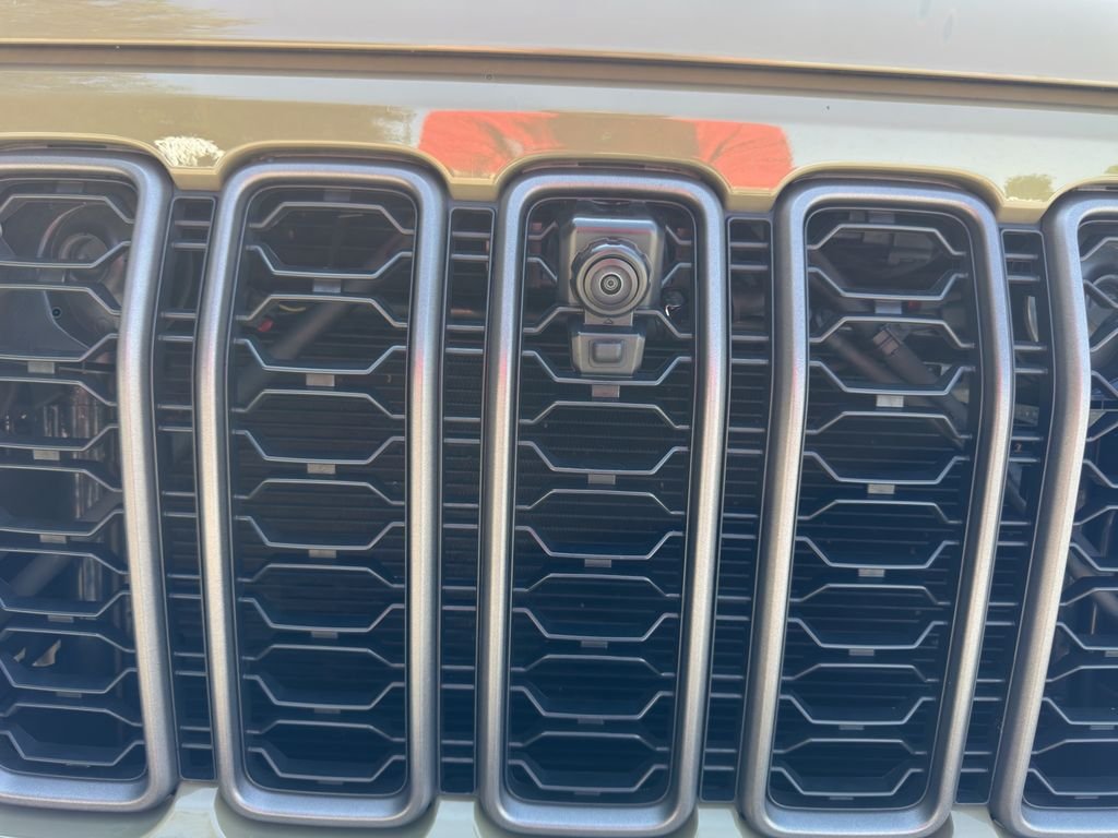 Used 2025 Green Jeep Mojave X image 24