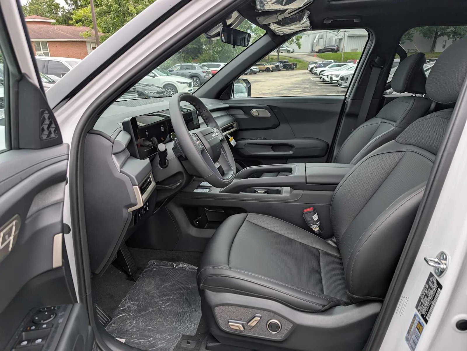 New 2027 Glacial White Pearl Kia S image 4