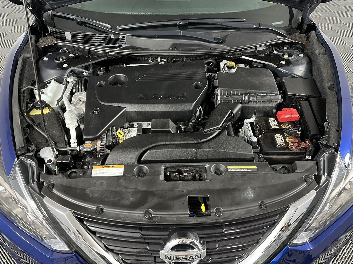 Used 2018 Deep Blue Pearl Nissan 2.5 SR image 11