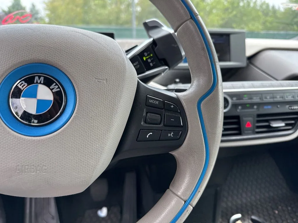 Used 2014 Capparis White w/BMW i Frozen Blue Accent BMW with Range Extender image 12