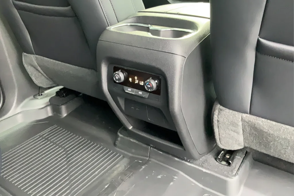 2027 Chevrolet Traverse LT - Photo 19