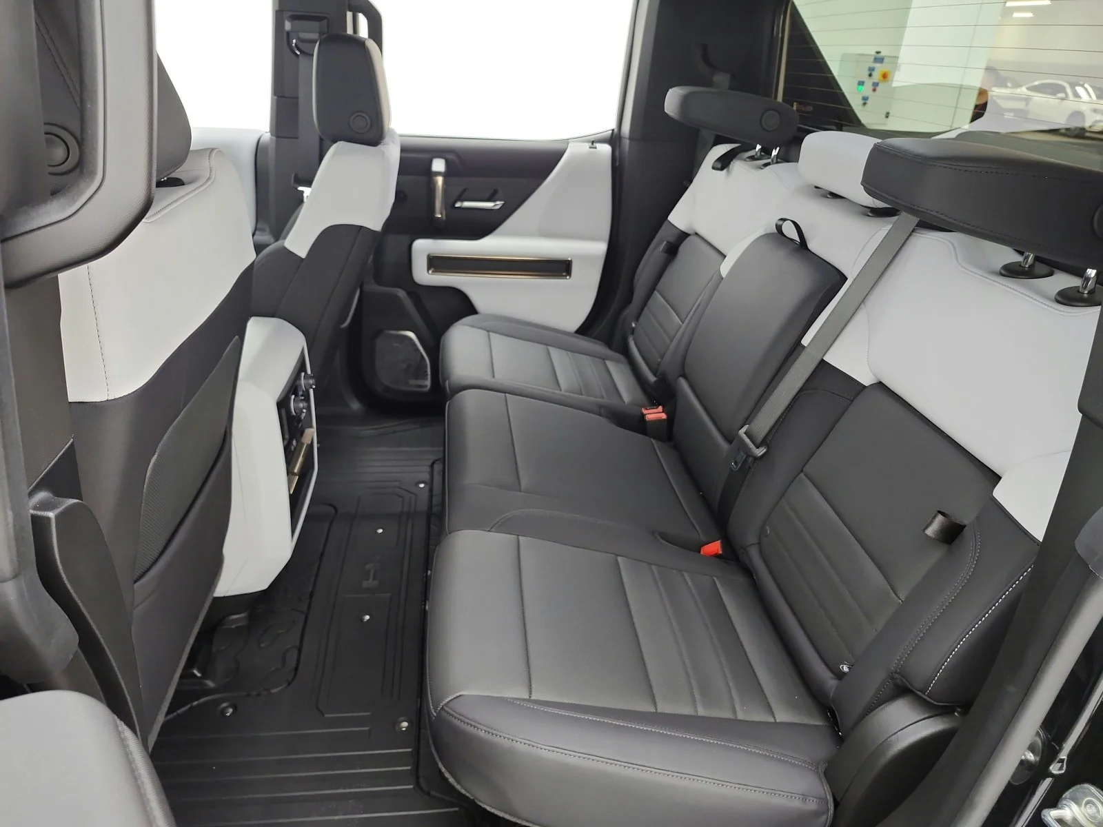 Used 2025 Void Black GMC e4WD Crew Cab 3X image 13