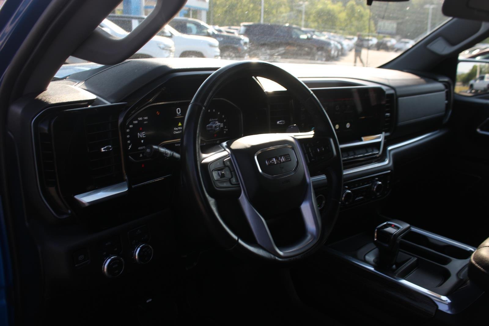 Used 2022 Dynamic Blue Metallic GMC Elevation image 18