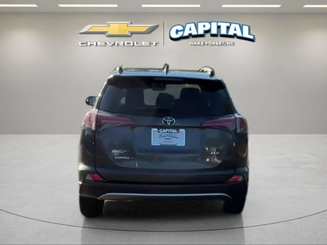 Used 2018 Gray Toyota XLE image 4
