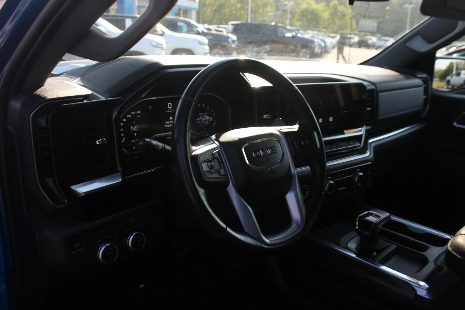 Used 2022 Dynamic Blue Metallic GMC Elevation image 18