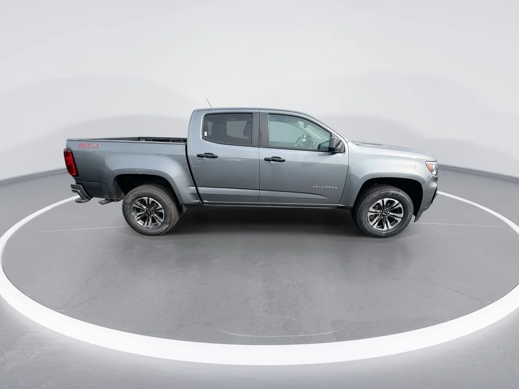 Used 2022 Gray Chevrolet Z71 image 9