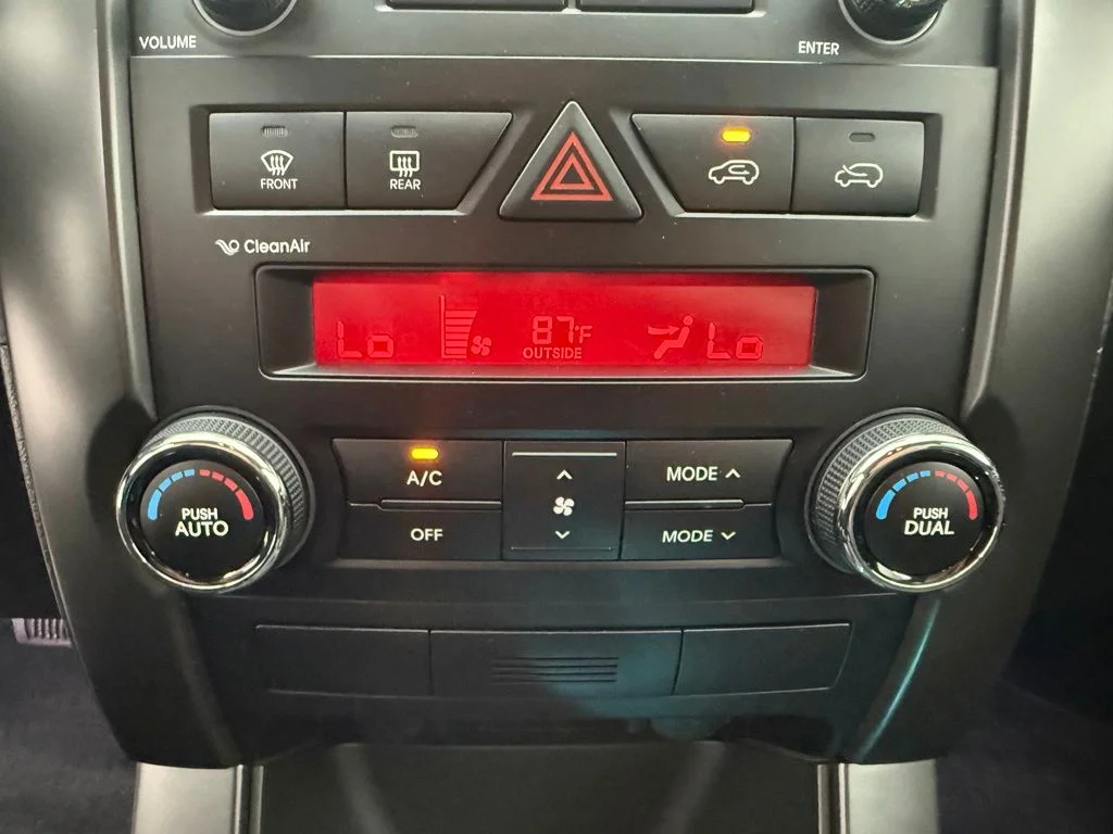 Used 2012 White Kia EX image 6