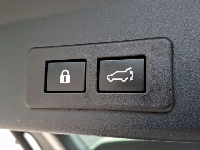 Used 2021 White Subaru Premium image 31