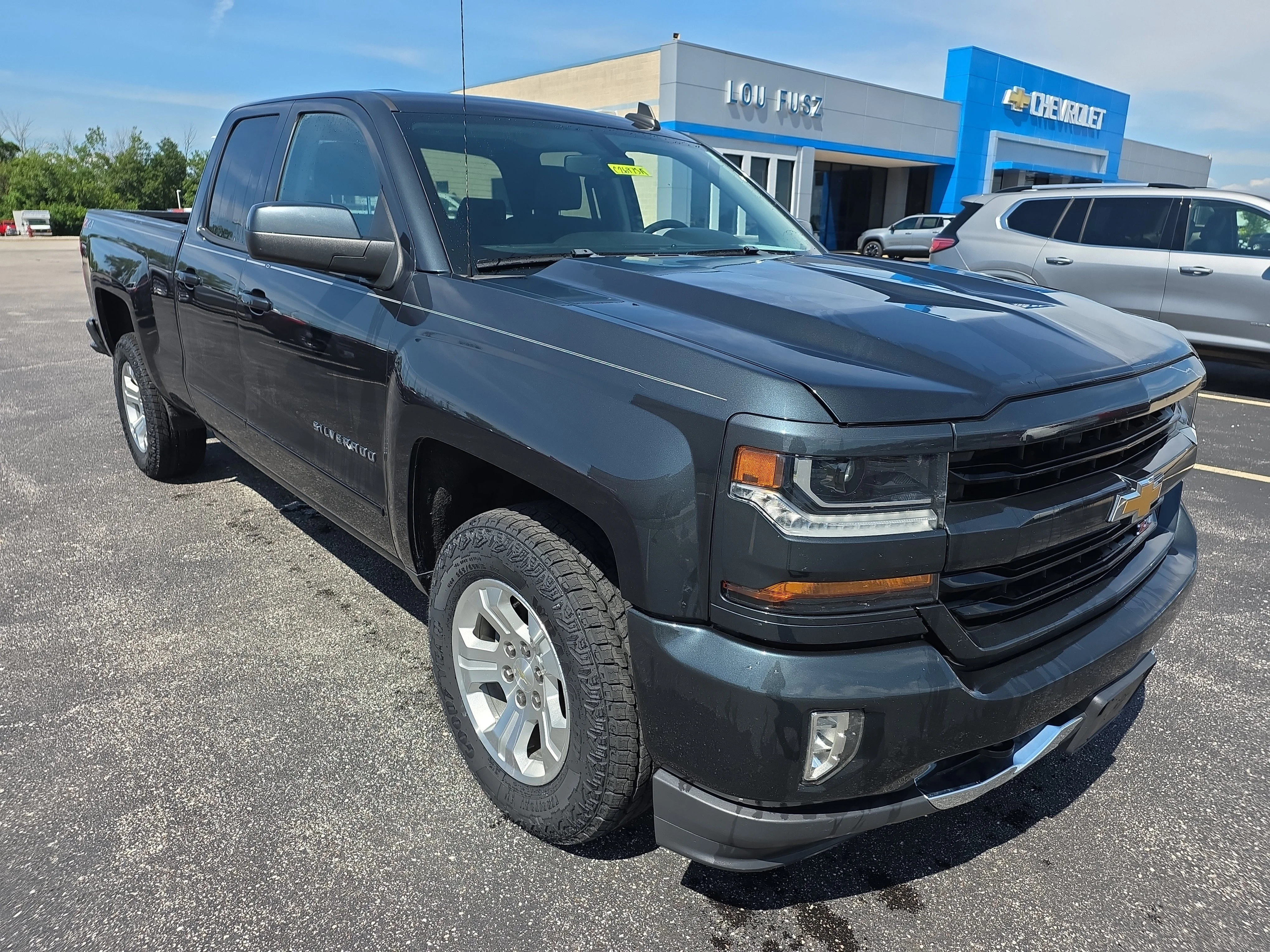 Used 2019  Chevrolet LT image 2
