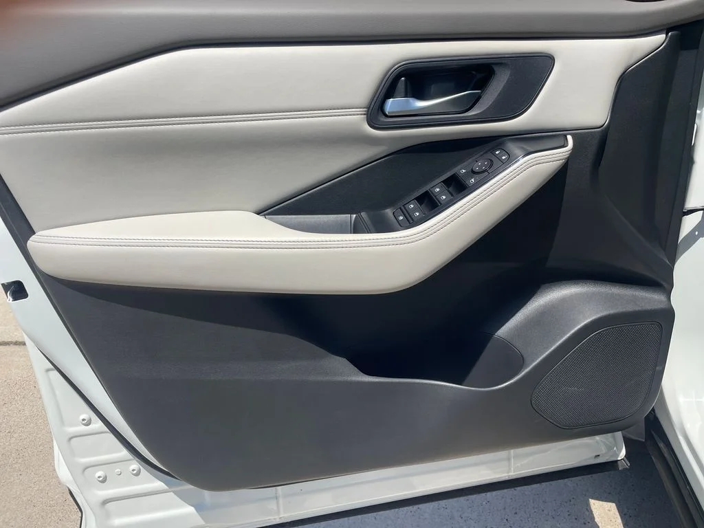 Used 2023 White Nissan SV image 10