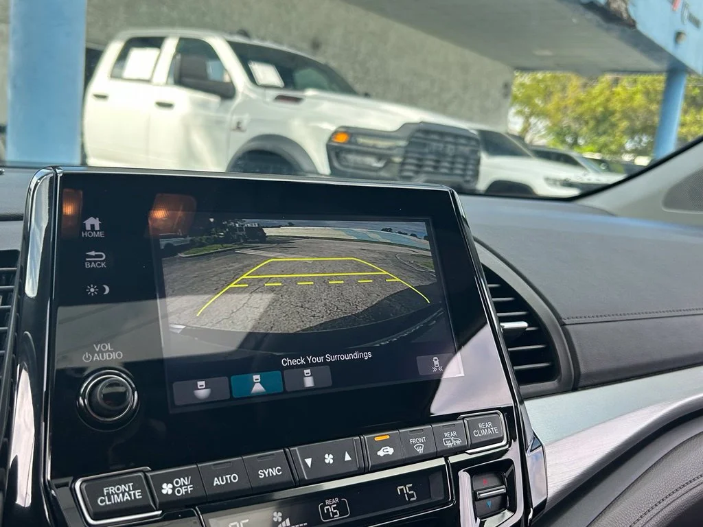 Used 2018 Silver Honda EX-L image 24