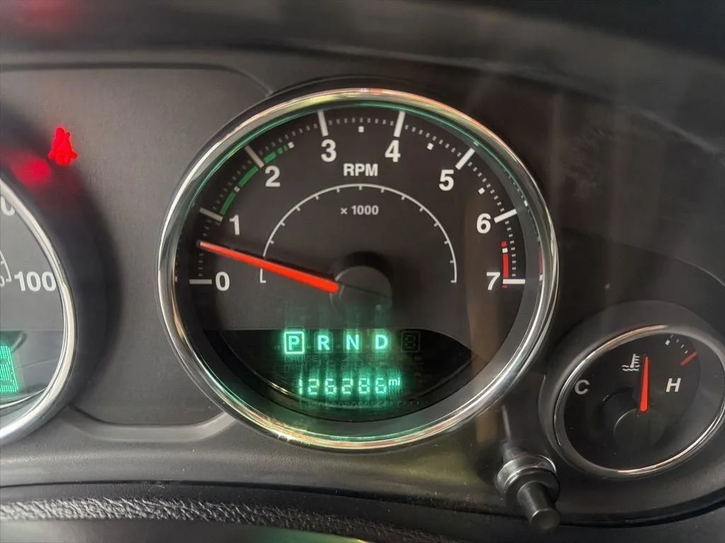 Used 2015 Silver Jeep Unlimited Sport image 62