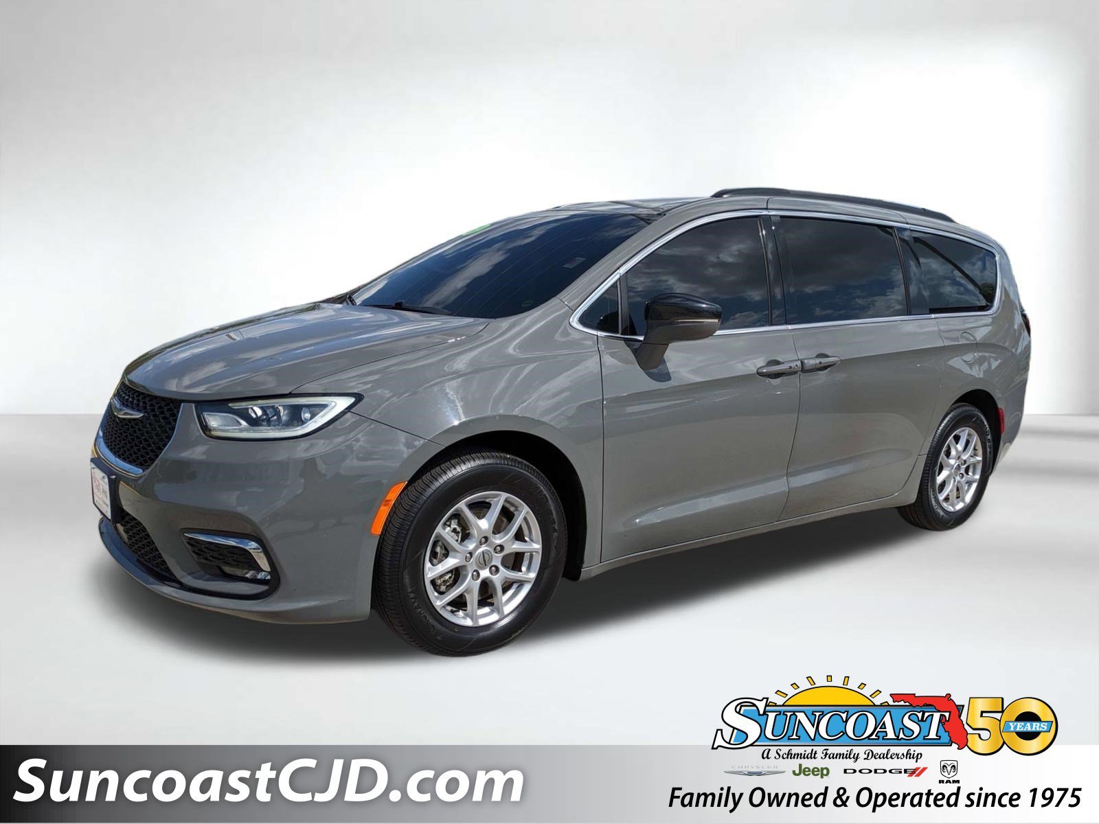 2022 Chrysler Pacifica Touring L's photo