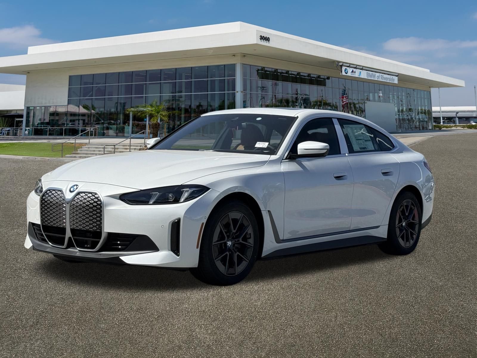 New 2026 Mineral White Metallic BMW eDrive40 image 4