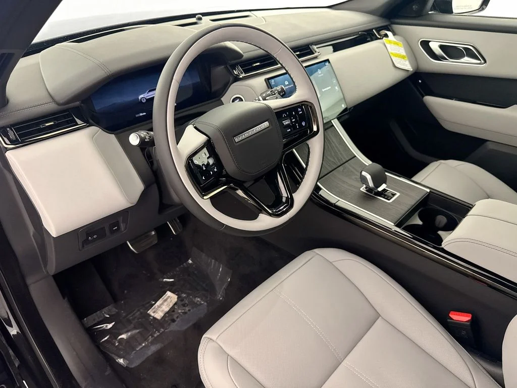 New 2026 Santorini Black Land Rover Belgravia Edition image 9