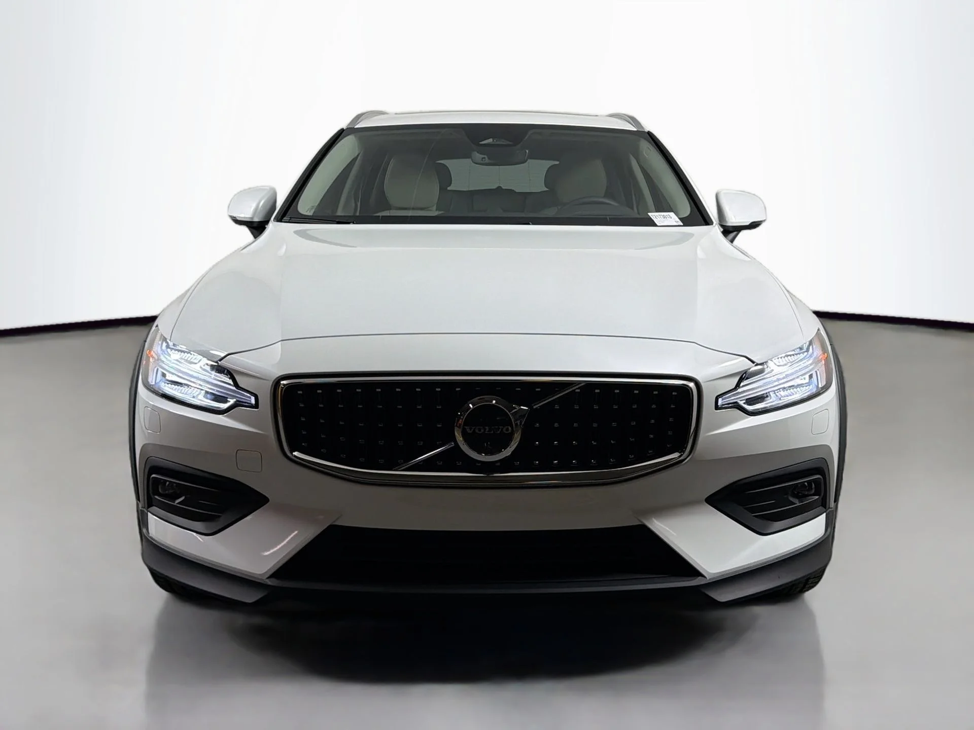 New 2026 Crystal White Volvo Ultra image 2