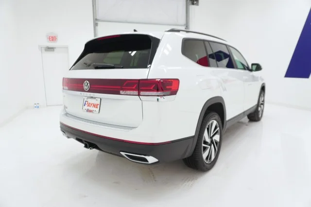 New 2026 Opal White Pearl Volkswagen 2.0T SE W/TECHNOLOGY image 5