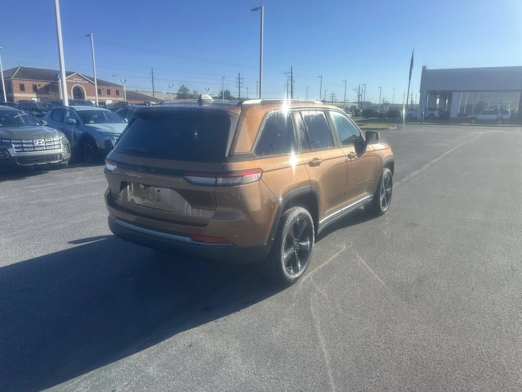 New 2027 Copper Shino Metallic Clearcoat Jeep Limited image 8