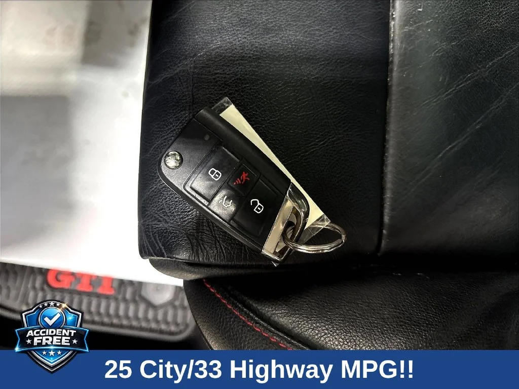 Used 2016  Volkswagen  image 35